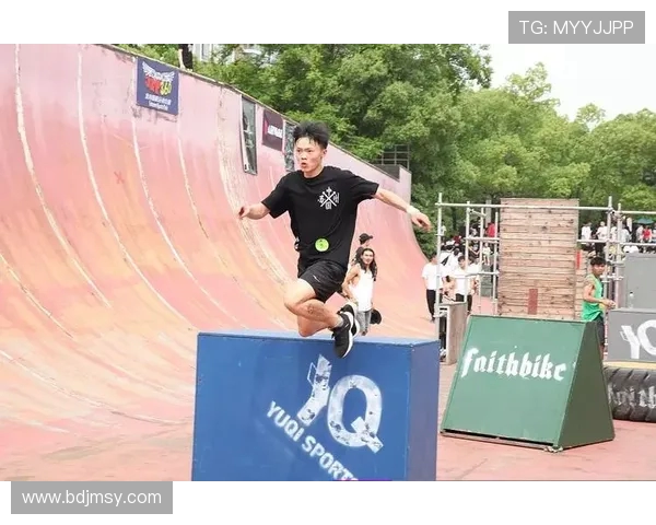 南京极限运动队在世界街舞大赛中以60分稳居积分榜首位