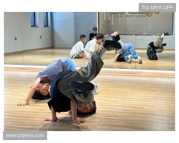 南京街舞队与杭州街舞队赛后复盘探讨灵活性表现与战术运用 南京街舞队与杭州街舞队赛后复盘探讨灵活性表现与战术运用