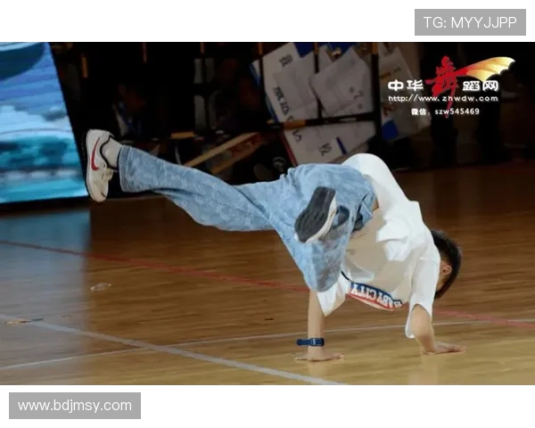 成都街舞队在世界攀岩锦标赛中以85分领先其他队伍展现强大实力