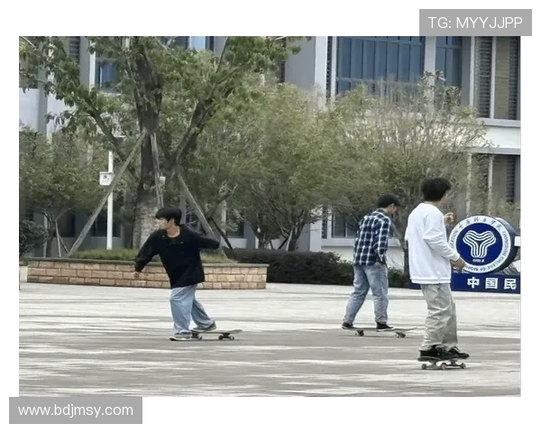 聚焦滑板文化成都滑板队的默契配合与团队精神探讨