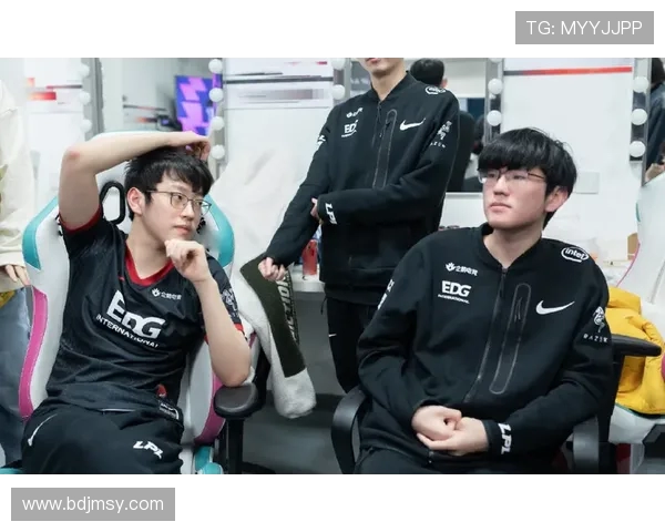 赛后复盘：EDG与WE精彩对决中的团队配合分析与启示