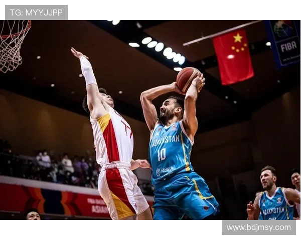 中国男篮队迎战塞尔维亚全力以赴争夺胜利展现团队精神与拼搏意志