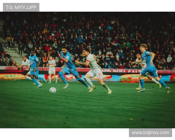 利物浦与萨尔茨堡红牛激战正酣谁能在欧冠舞台上笑到最后