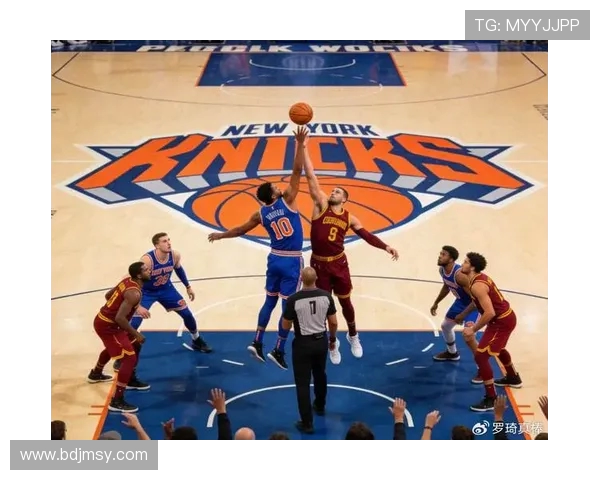 尼克斯与大老鹰激战正酣球迷期待精彩对决与绝妙表现