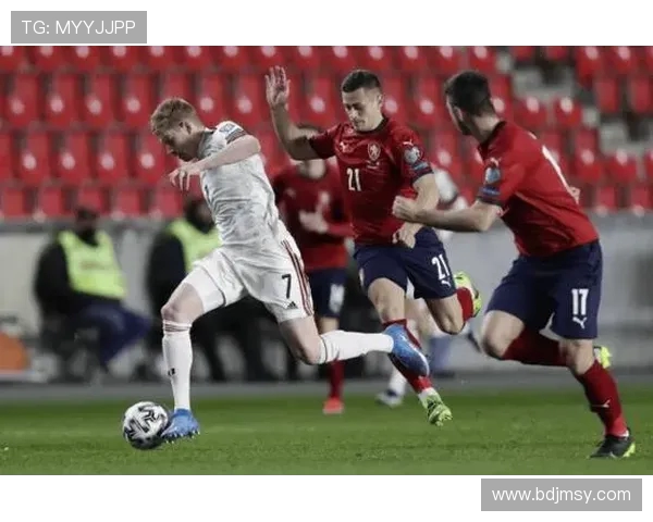 斯海杜克与埃弗顿对决阵容分析及战术解读 斯海杜克与埃弗顿对决阵容分析及战术解读